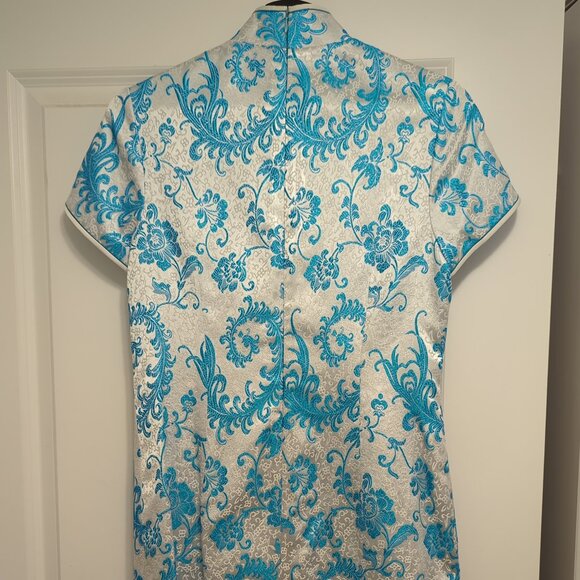 Qipao blue and white feather and flower pattern with collar ties - Picture 2 of 2